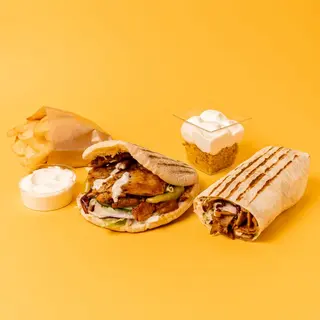 2 Kebabs o Burger + Fritas con mayo + Postre
