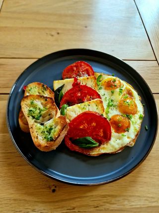 Ouă cu feta coaptă