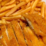 A16.  Pechuga De Pollo con patatas fritas.