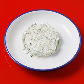 Քամած մածունով աղցան