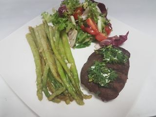 Mușchi de vită la tigaie cu piure de cartofi