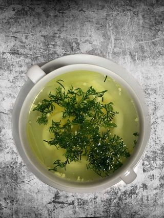 Курячий бульйон з перепелиним яйцем (200г))