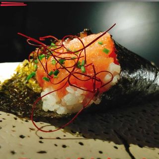 Tm 03 Temaki  spicy salmone  1 pezzo