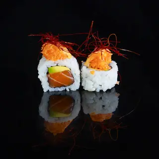 326. Ura Especial Tartar De Salmón Picante (8 Uds.)