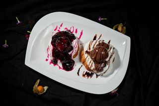 Papanași cu dulceață și smântână