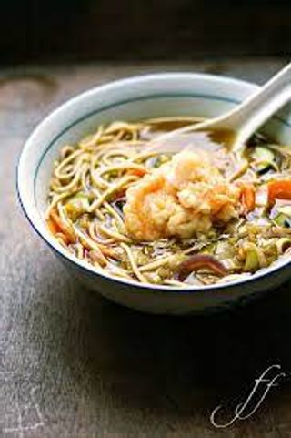 40 Ramen in brodo con gamberi e uova