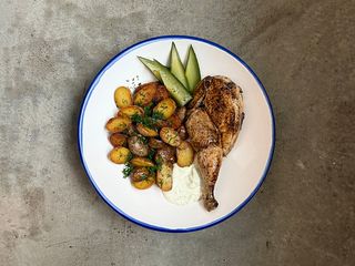 Курча з  картоплею у печі (570g)