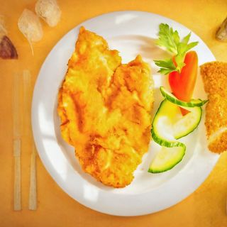 Snitel din piept de pui cu iahnie de fasole