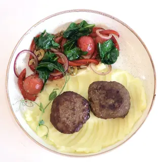 Котлеты с пюре и пепперонатой 