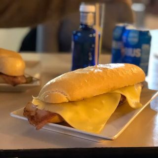 Perrito con Bacon y Queso