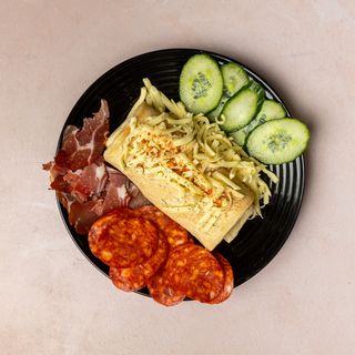 Slana palačinka sa pečenicom