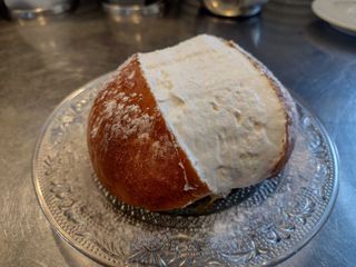 Maritozzo  con la panna