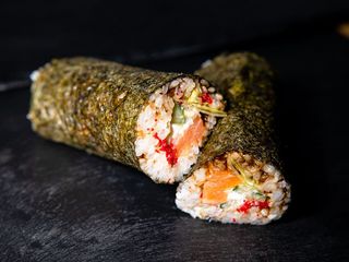 Рол З копченим лососем (330g)