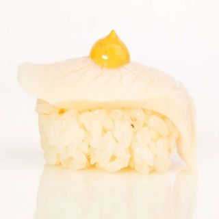 Nigiri pesce burro scottato e maionese spicy