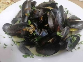 Midii cu Sos Alb si Paine Prajita