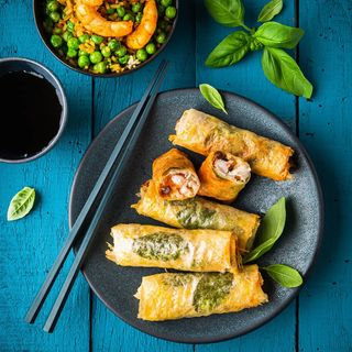 Пролетни рулца със скариди (180г)