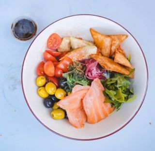 Боул с лососем