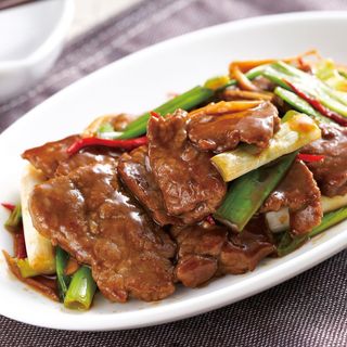 葱爆牛肉Ternera salteada con cebolla 