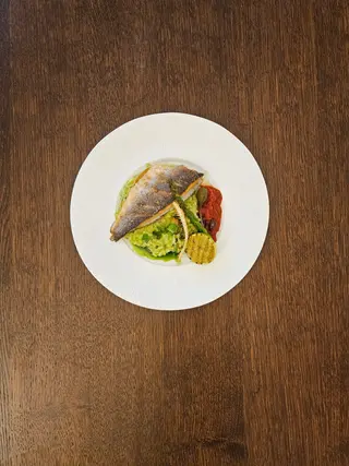 Lup de mare si risotto cu creveti si midii