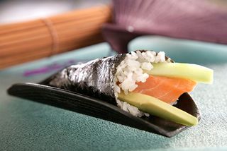 Temaki de salmón y pepino teriyaki (ud) 