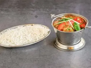 Pollo Tikka Balti (Ligeramente Picante)+ arroz basmati 