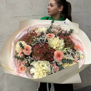 Buchet cu Hortensii, Trandafiri si Gerbere