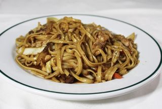 Tallarines fritos tres delicias