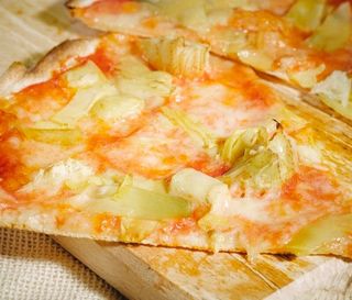 Pizza carciofini al spicchio 