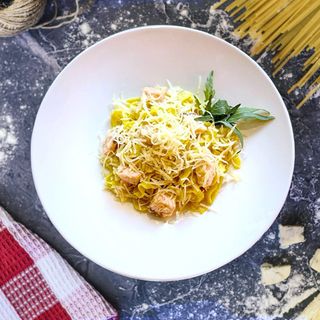  Фетучини с семгой в сливочном соусе