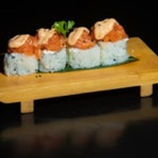 104 Uramaki special hot salom