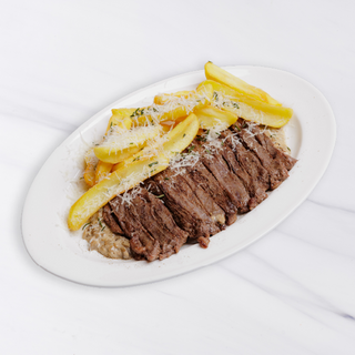 Тальятта из говядины с картофельными лодочками пармезан и грибным соусом