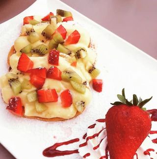 Pancake Crema chantilly e frutta fresca