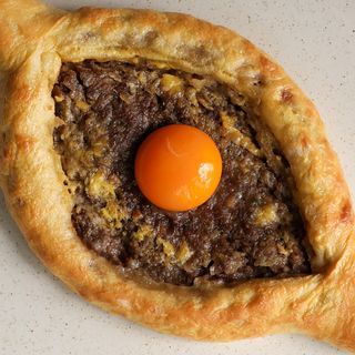 Хачапурі по-аджарськи з телятиною 500г