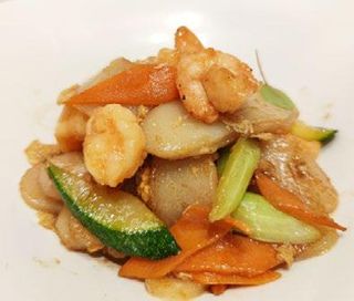 Gnocchi di riso saltati con gamberi e verdure