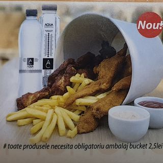 Bucket 15 Aripioare si 2 Aqua Carpatica 