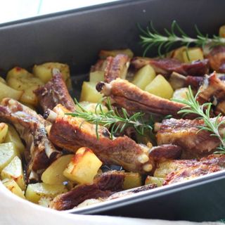 COSTINE DI SUINO COTTE IN SALSA BBQ