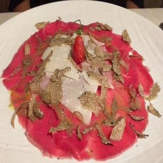 Carpaccio De Ternera Con Trufa Y Parmesano