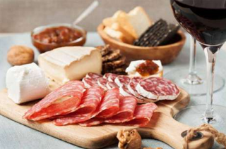 Плато италиански колбаси и сирена