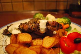 Warkocz z polędwiczek z sosem borowikowym