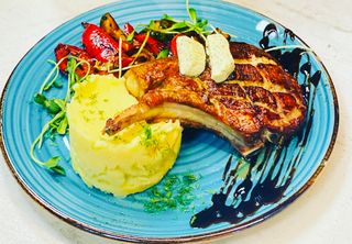 Stek tomahawk wieprzowy 