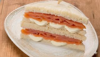 Tramezzino salmone e provola