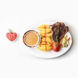 Grilled T Bone With Potatoes Wedges