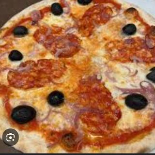 Salamino piccante e olive