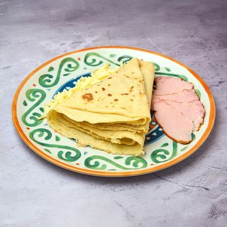 Palačinka sa pečenicom i kačkavaljem