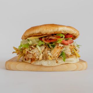 Хамбургер с пилешко и кашкавал (500г)