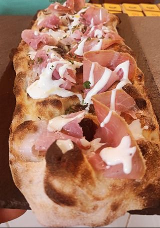 Focaccia straccrudo