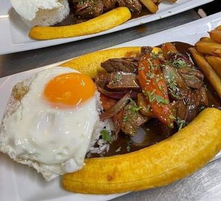 Lomo saltado a lo pobre