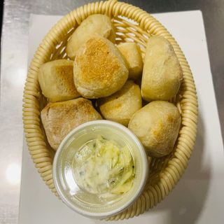 01 pãezinhos com manteiga de alho 10 unidades
