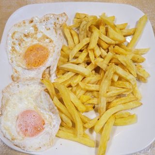 Huevos Fritos Con Patatas