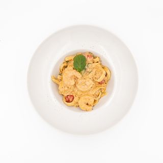 Tagliatelle KREWETKI w pesto pomidorowym